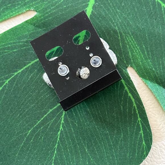 Aurora Borealis Silver floral stud earrings statement - Picture 4 of 5